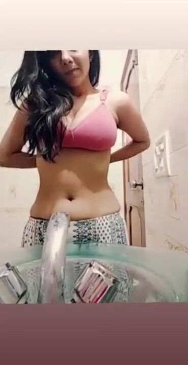 Indian sexy boobs
