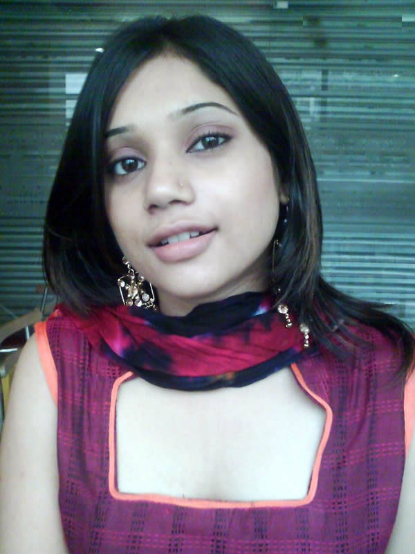 Desi beautiful girl showing boobs
