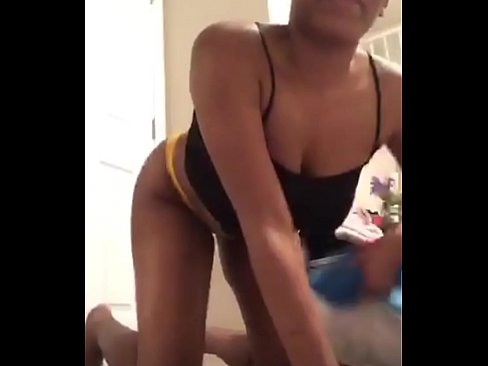 Ebony thot on periscope flashing her titties.